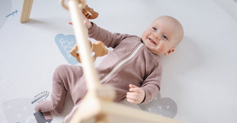 Tendances de mode bébé : comment habiller votre petit avec style cette saison